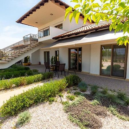 ניאה מודאניה Varkes Suites 2 מראה חיצוני תמונה