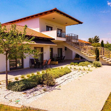 ניאה מודאניה Varkes Suites 2 מראה חיצוני תמונה