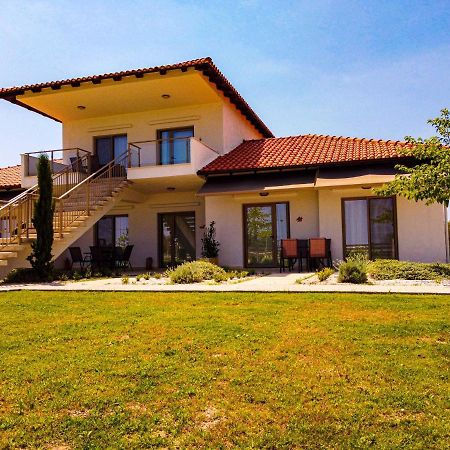 ניאה מודאניה Varkes Suites 2 מראה חיצוני תמונה