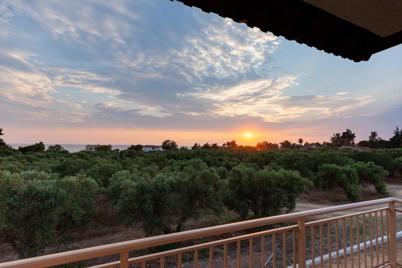 ניאה מודאניה Varkes Suites 2 מראה חיצוני תמונה