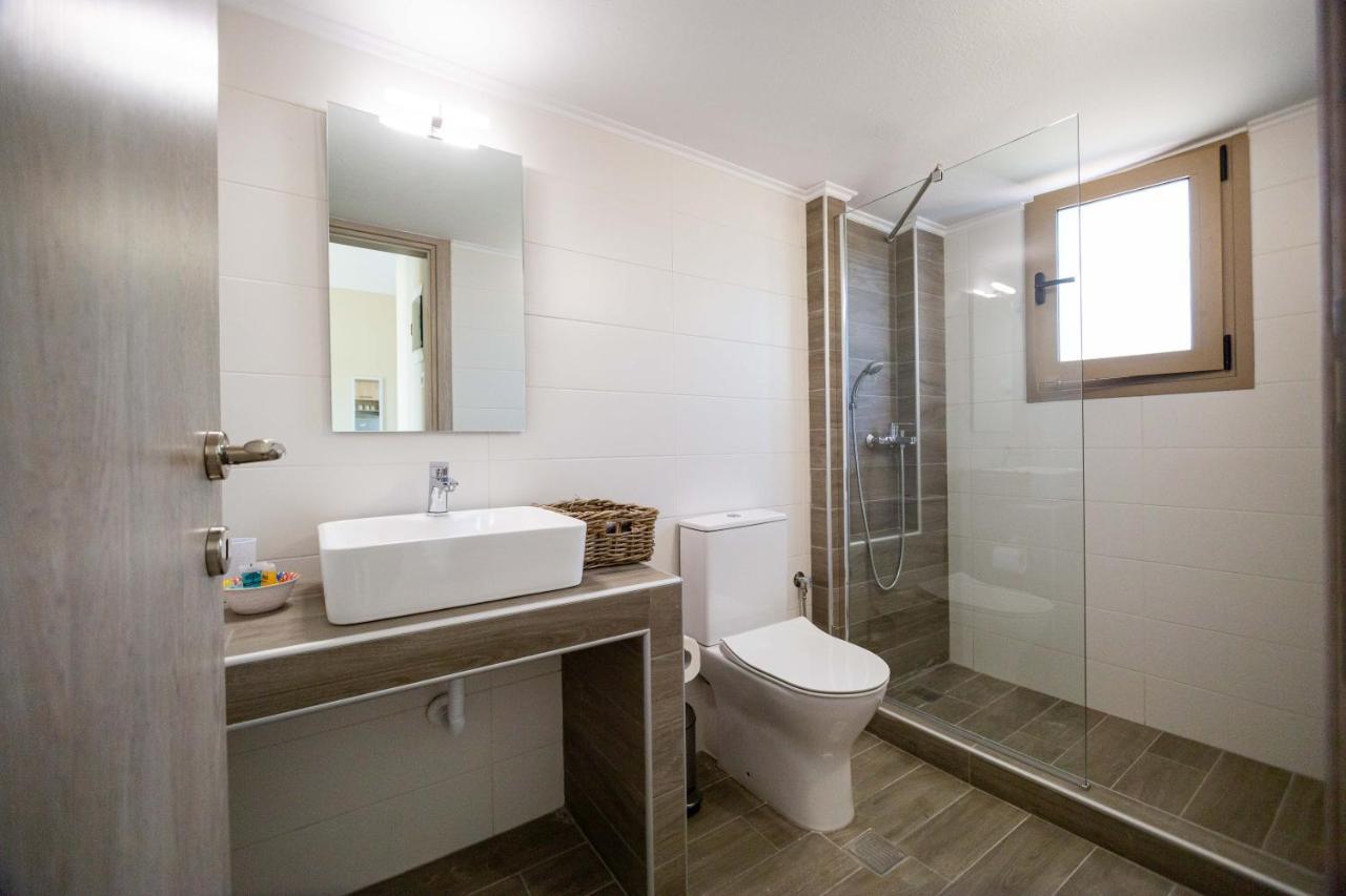ניאה מודאניה Varkes Suites 2 מראה חיצוני תמונה