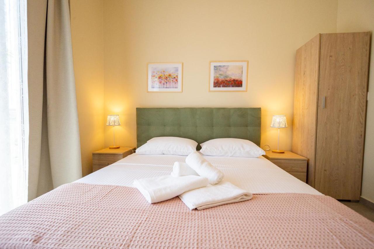 ניאה מודאניה Varkes Suites 2 מראה חיצוני תמונה