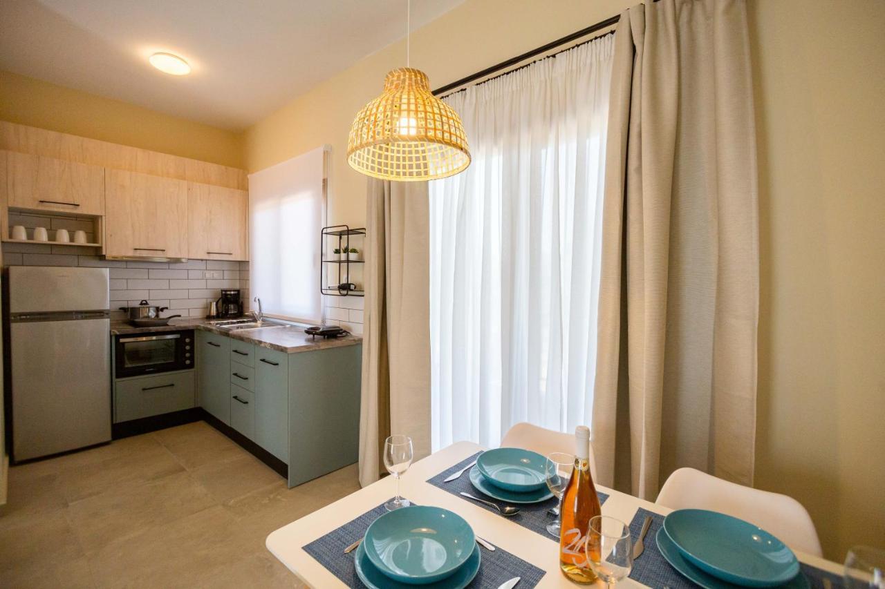 ניאה מודאניה Varkes Suites 2 מראה חיצוני תמונה