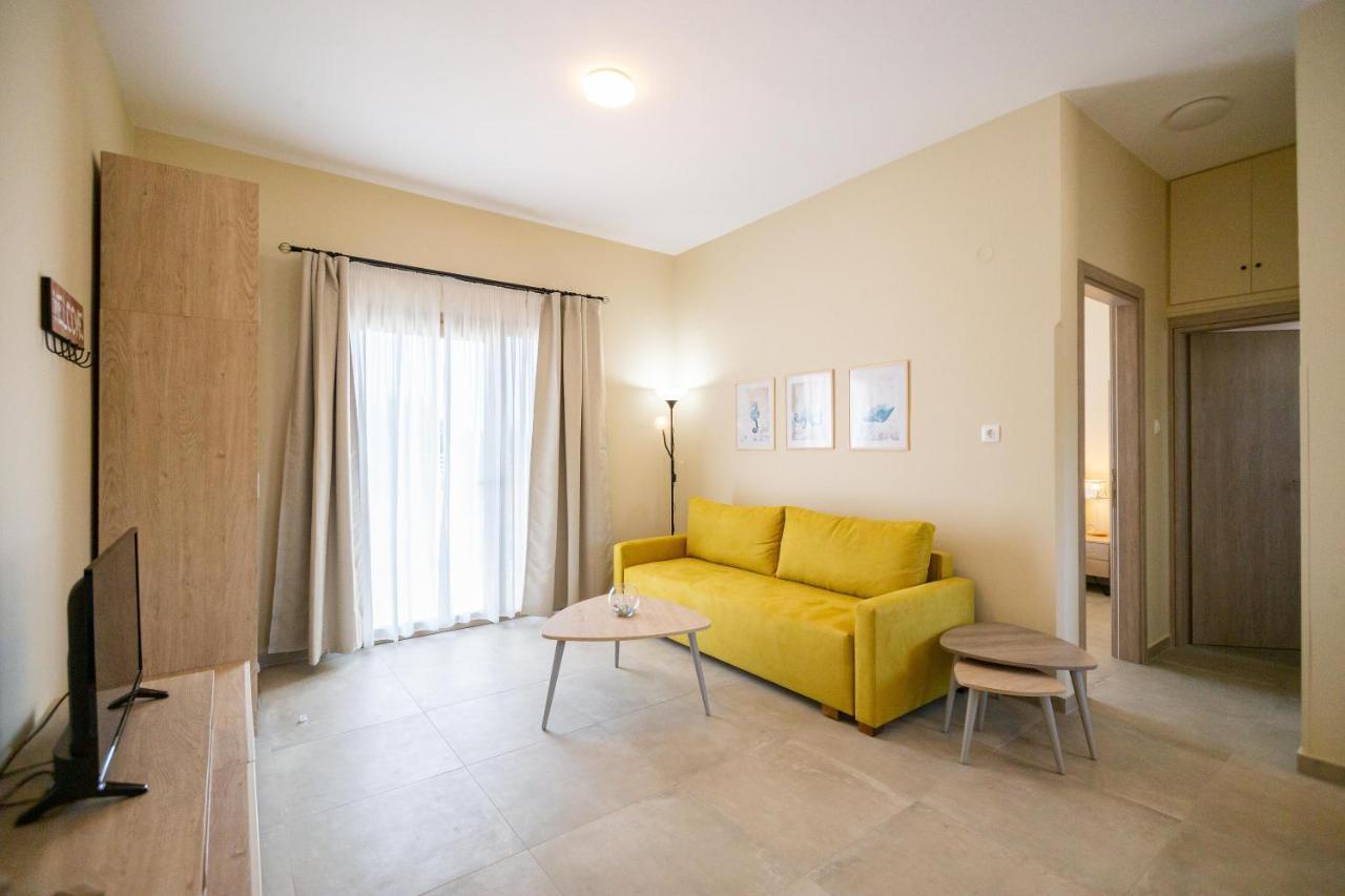 ניאה מודאניה Varkes Suites 2 מראה חיצוני תמונה