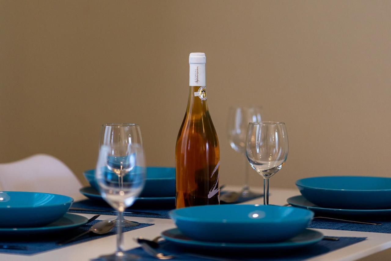 ניאה מודאניה Varkes Suites 2 מראה חיצוני תמונה
