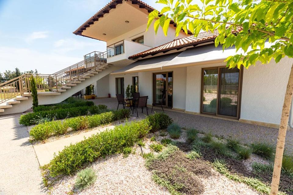 ניאה מודאניה Varkes Suites 2 מראה חיצוני תמונה