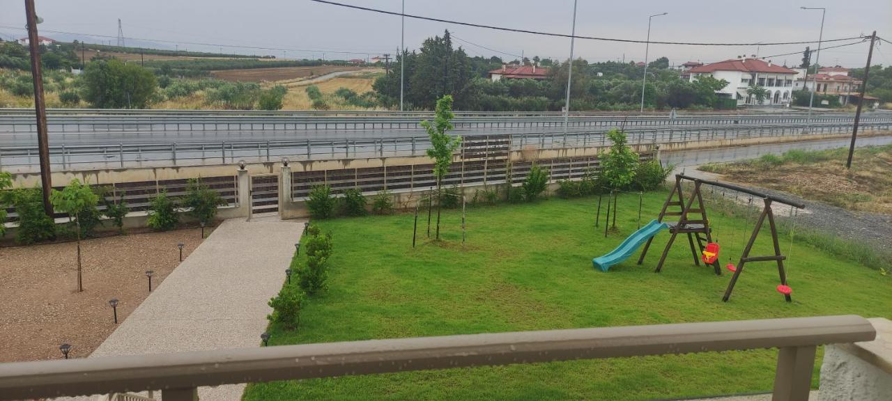 ניאה מודאניה Varkes Suites 2 מראה חיצוני תמונה